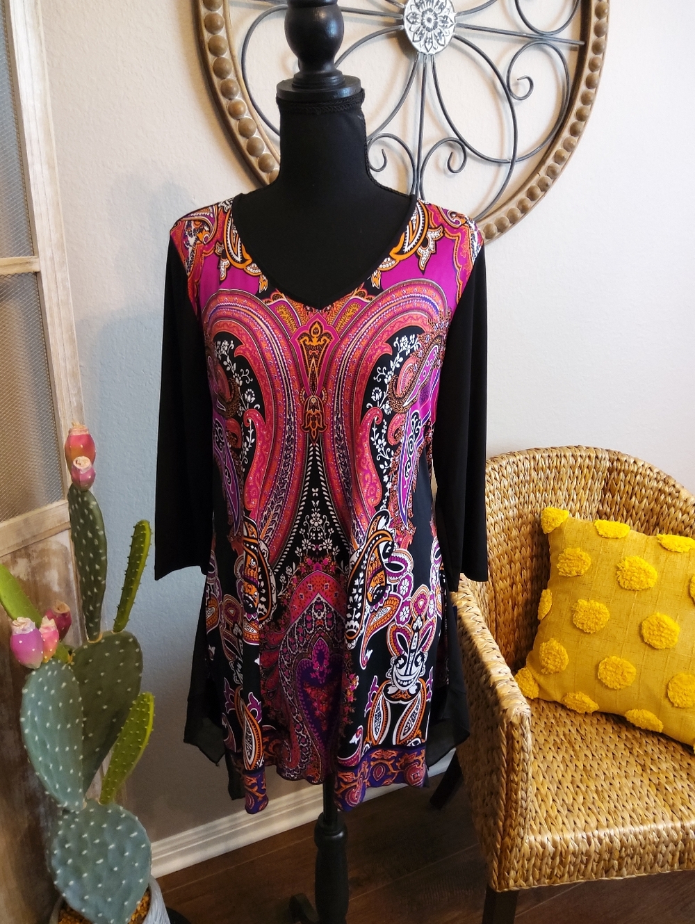 Nygard V-Neck Paisley Tunic Top in Black & Magenta